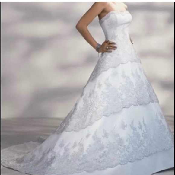 Wedding dress - Size 4. - Picture 6 of 6